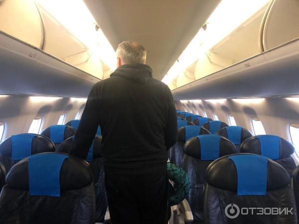 Самолет Embraer 175 фото
