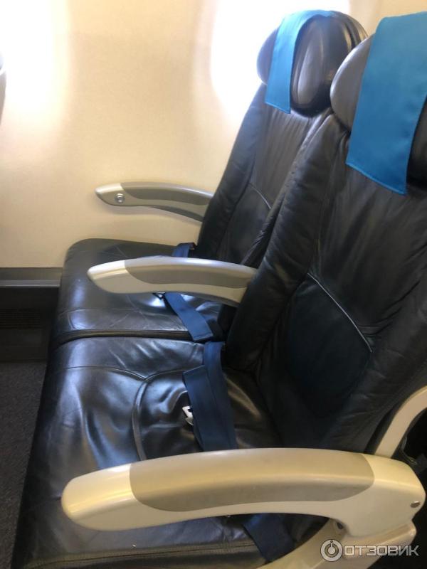 Самолет Embraer 175 фото