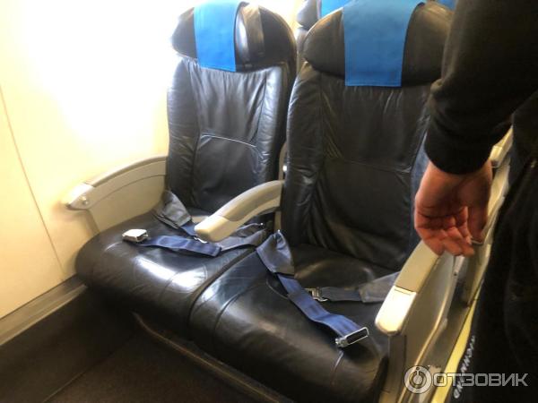 Самолет Embraer 175 фото