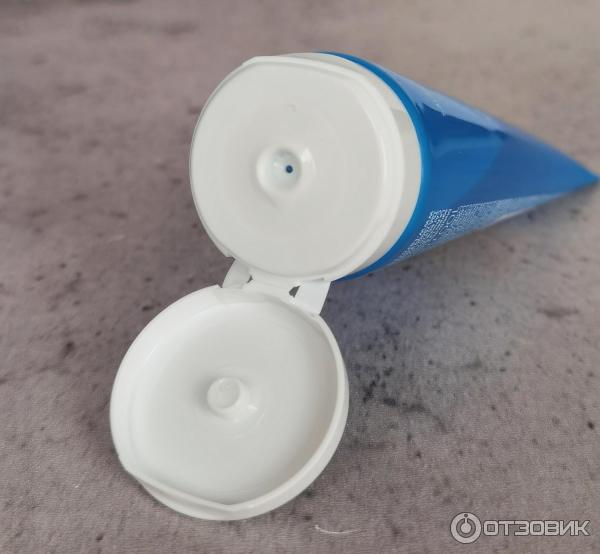 Успокаивающий гель для душа La Roche-Posay Lipikar gel lavant с защитными свойствами на основе термальной воды фото