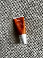 Солнцезащитный крем Avene SPF50+ фото