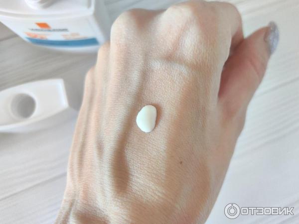 Легкий солнцезащитный флюид для лица La Roche-Posay Anthelios Uvair SPF50PA фото