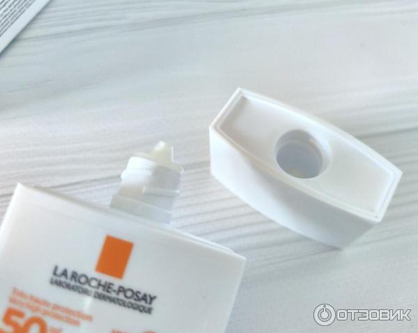 Легкий солнцезащитный флюид для лица La Roche-Posay Anthelios Uvair SPF50PA фото