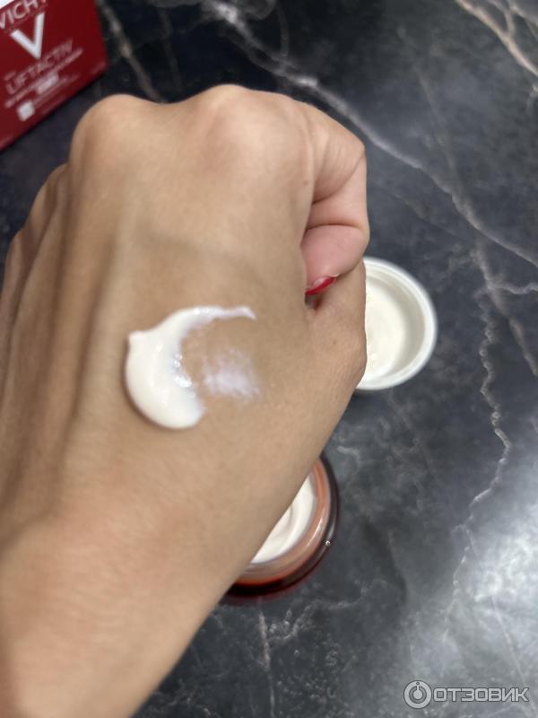 Дневной крем против пигментации Vichy Collagen SPF 50 с витамином B3 фото