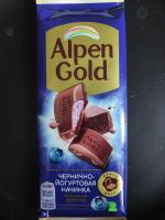 Шоколад Alpen Gold "Чернично-йогуртовой начинкой" фото
