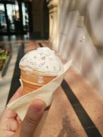 Мороженое ГУМ в вафельном стаканчике фото