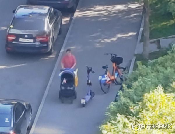 Препятствие на тротуаре
