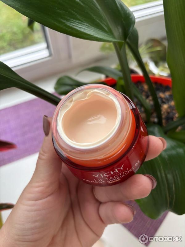 Дневной крем против пигментации Vichy Collagen SPF 50 с витамином B3 фото