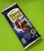 Шоколад Alpen Gold "Чернично-йогуртовой начинкой" фото